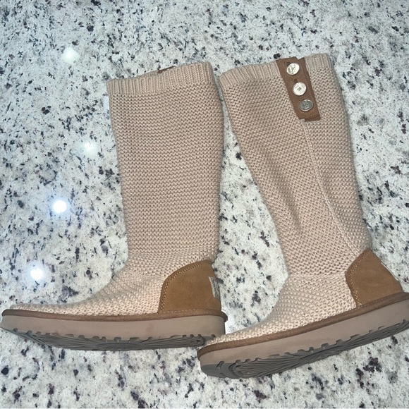 UGG
Purl Cardy Knit Boot size 6 - Picture 3 of 10